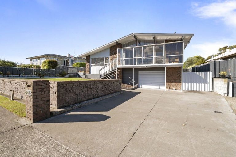 Photo of property in 2 Palliser Place, Milson, Palmerston North, 4414