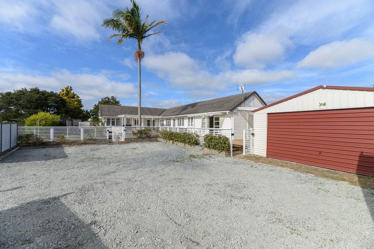 Photo of property in 52 Don Buck Road, Massey, Auckland, 0614
