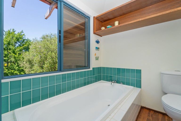 Photo of property in 92 Hahei Beach Road, Hahei, Whitianga, 3591