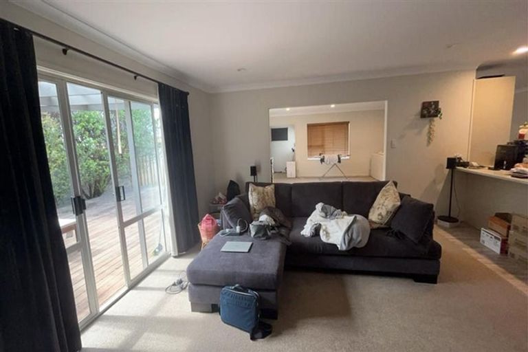 Photo of property in 9 Quibray Place, Botany Downs, Auckland, 2010