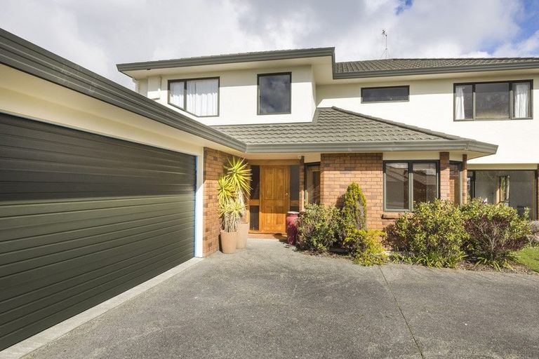 Photo of property in 122 Pacific Drive, Fitzherbert, Palmerston North, 4410