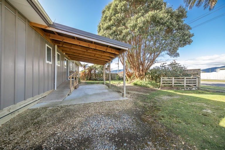 Photo of property in 28 Queen Street, Westport, 7825