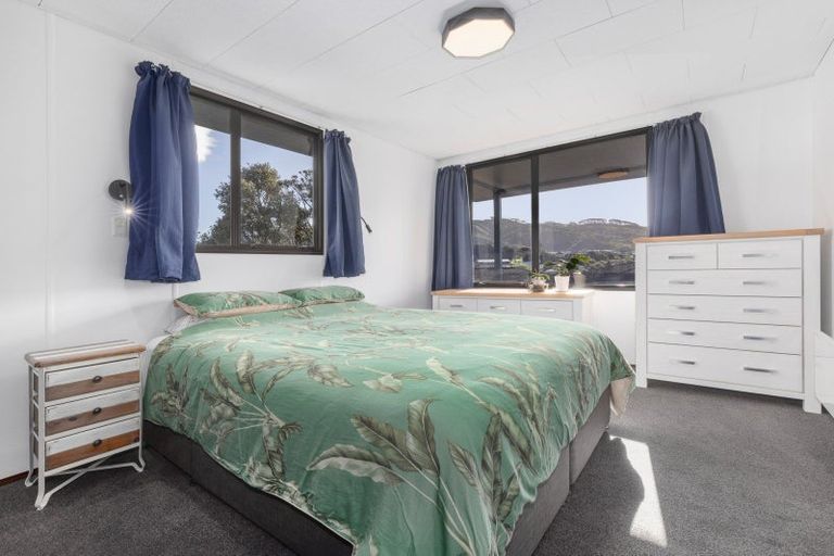 Photo of property in 10 Kivell Street, Ranui, Porirua, 5024