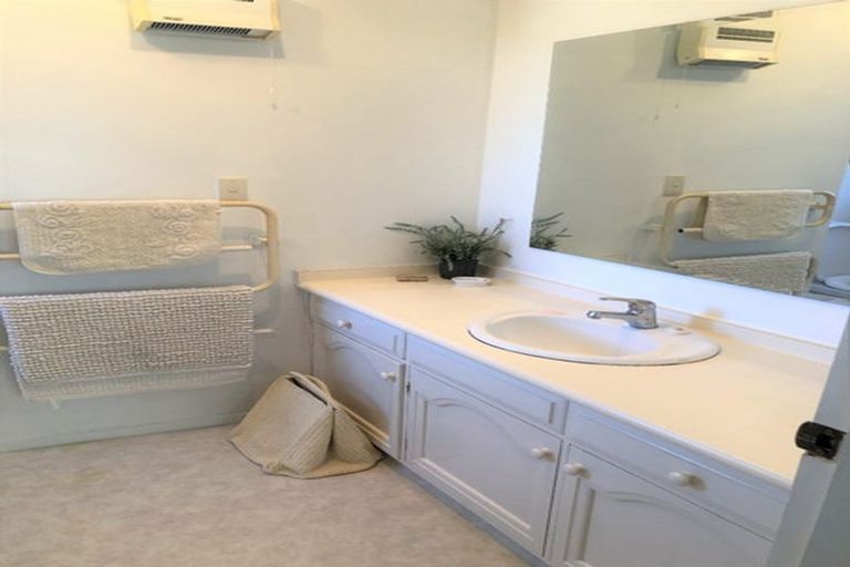 Photo of property in 64 Amapur Drive, Khandallah, Wellington, 6035