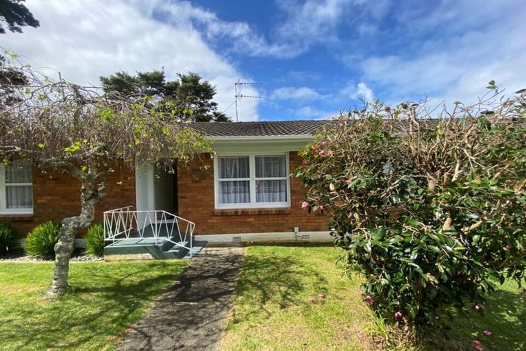 Photo of property in 1/15 Munstead Place, Hillcrest, Auckland, 0627
