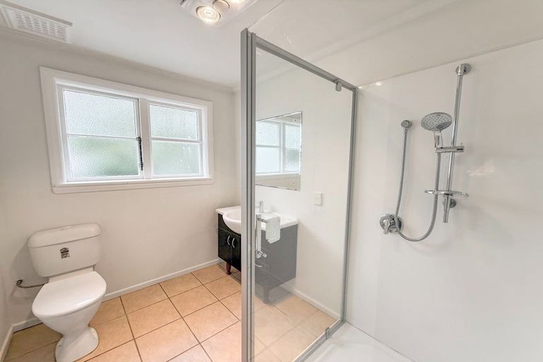 Photo of property in 15 Auburn Avenue, Upper Riccarton, Christchurch, 8041