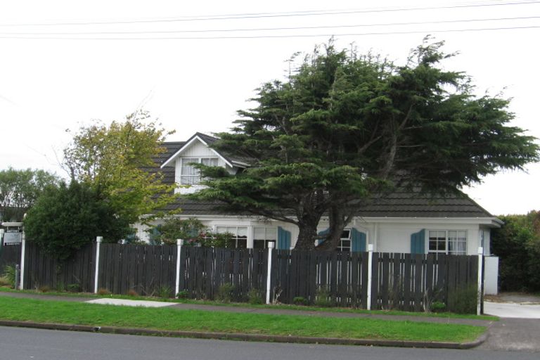 Photo of property in 106 Sandspit Road, Shelly Park, Auckland, 2014