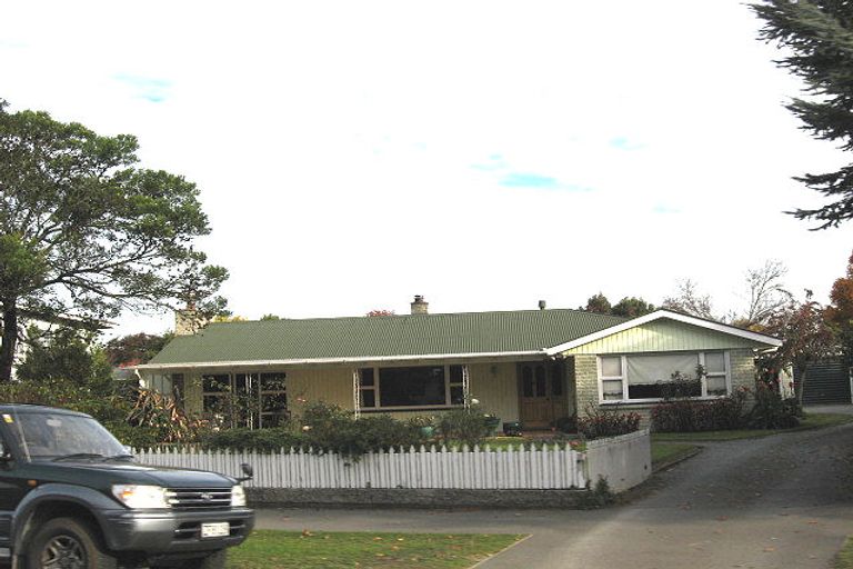 Photo of property in 49 Maidstone Road, Ilam, Christchurch, 8041