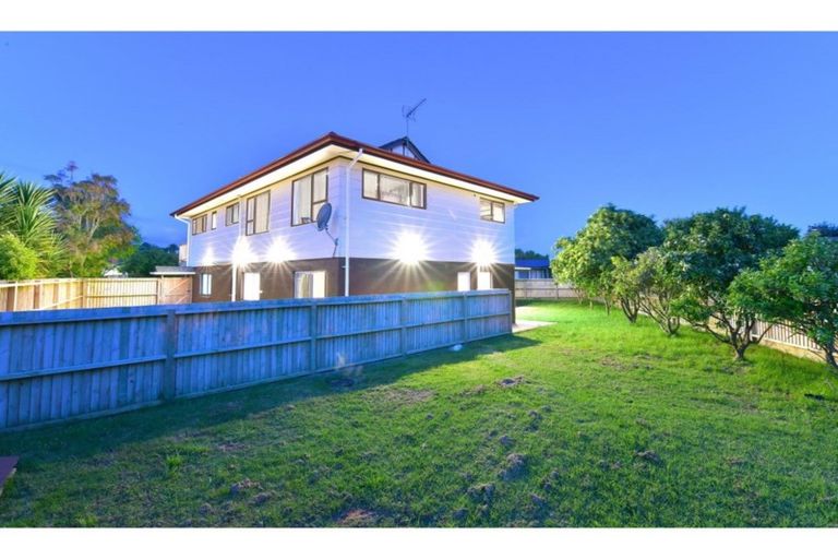 Photo of property in 13 Quo Vadis Place, Red Beach, 0932