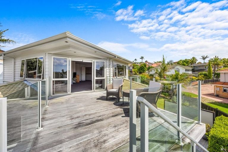 Photo of property in 40 Westpark Drive, West Harbour, Auckland, 0618