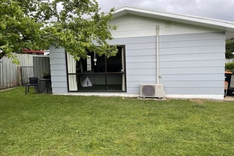 Photo of property in 2/4 Colonial Place, Kelvin Grove, Palmerston North, 4414