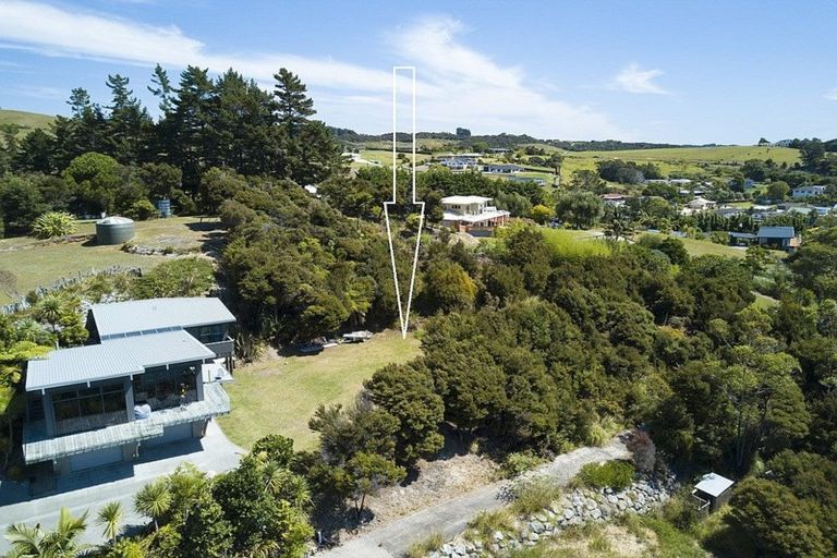 Photo of property in 28 Coachmans Way, Cable Bay, 0420