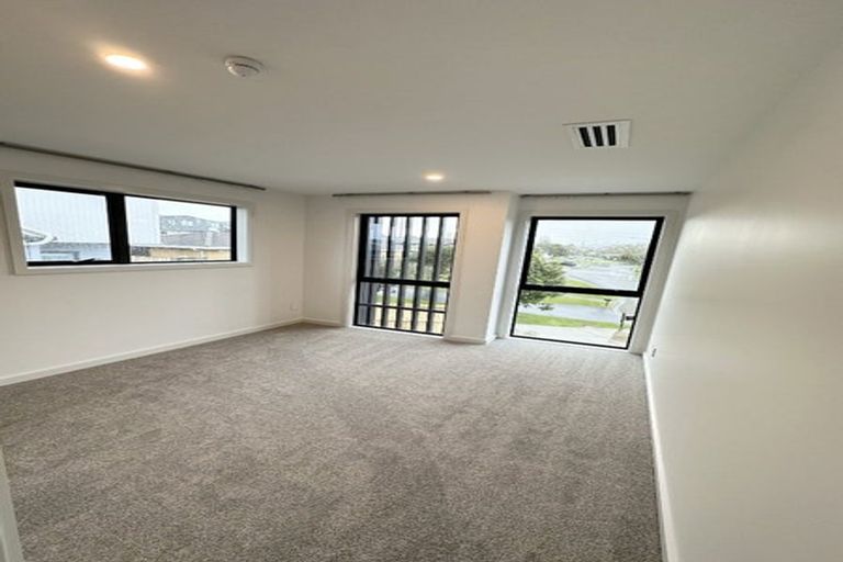 Photo of property in 12 Notre Dame Way, Albany, Auckland, 0632