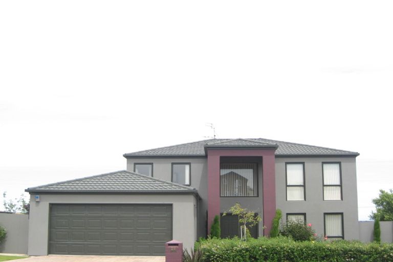Photo of property in 28 Highcrest Heights, Westmorland, Christchurch, 8025