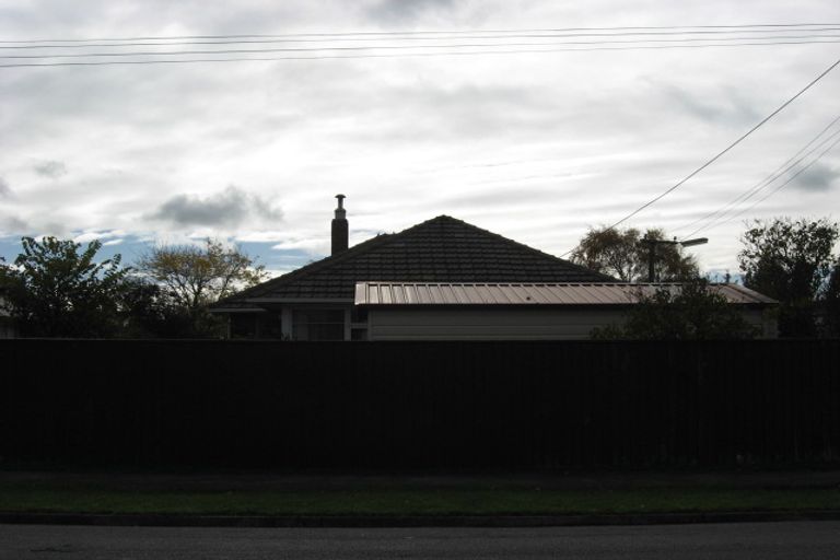 Photo of property in 2/172 Langdons Road, Northcote, Christchurch, 8052