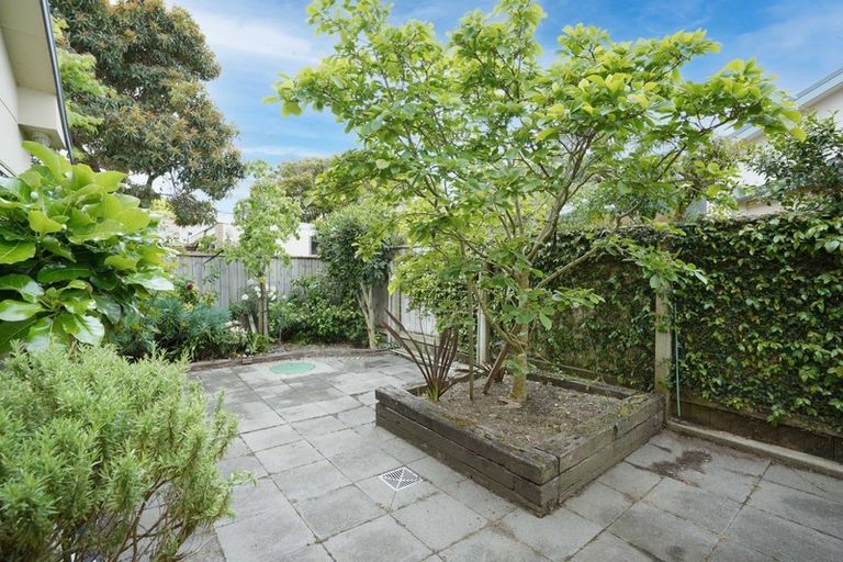 Photo of property in 18 Cloake Way, Palmerston North, 4414