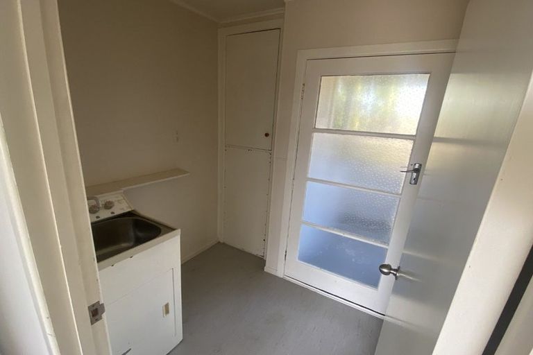 Photo of property in 98 Tirimoana Road, Te Atatu South, Auckland, 0602