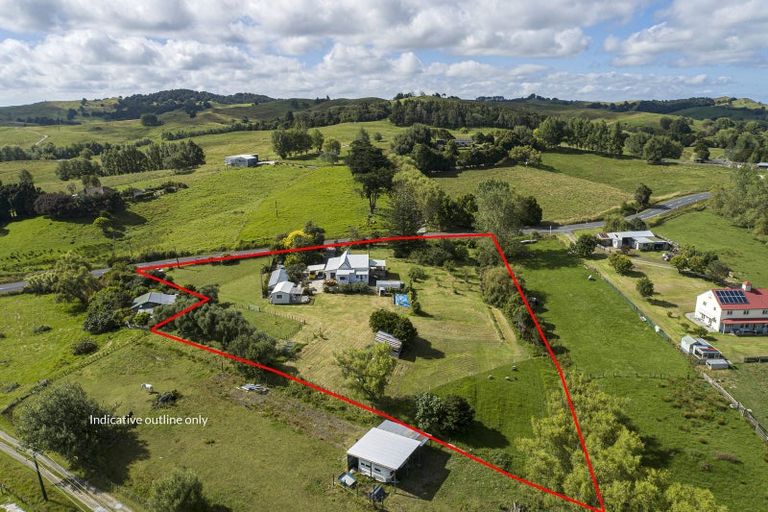 Photo of property in 46 Whakapirau Road, Maungaturoto, 0583