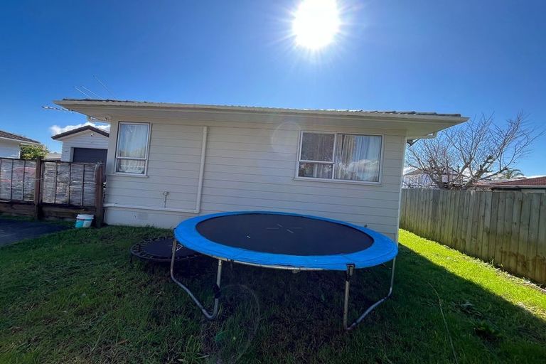 Photo of property in 19 Glennandrew Drive, Half Moon Bay, Auckland, 2012