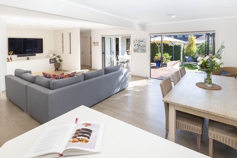 Photo of property in 2/12 Waller Avenue, Bucklands Beach, Auckland, 2012