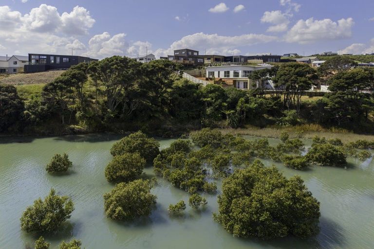 Photo of property in 98 Omahina Street, Raglan, 3225