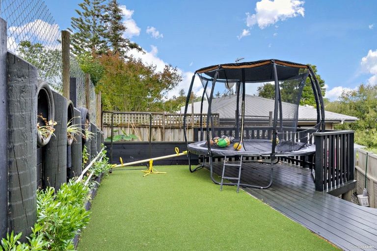 Photo of property in 5 Hutchinsons Road, Bucklands Beach, Auckland, 2014