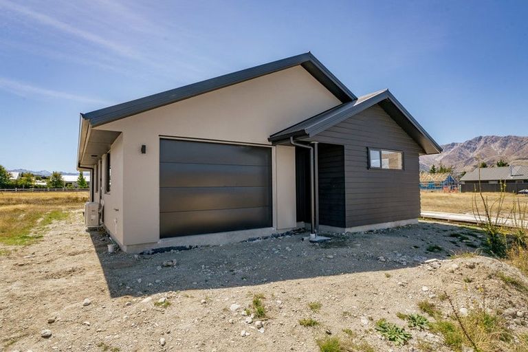 Photo of property in 26 Riley Street, Lake Hawea, 9382