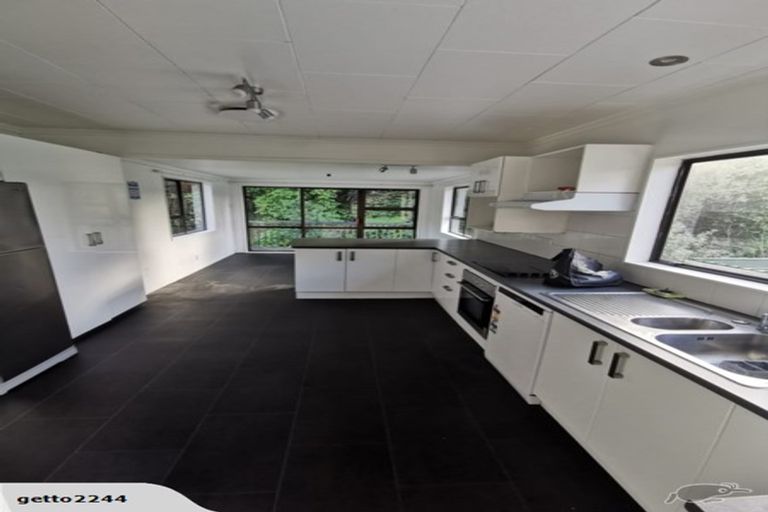 Photo of property in 42 Lyndhurst Road, Tawa, Wellington, 5028