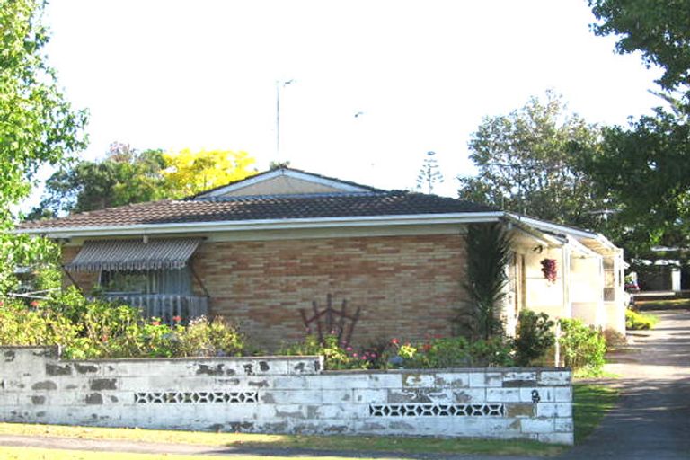 Photo of property in 2/3 Willerton Avenue, New Lynn, Auckland, 0600
