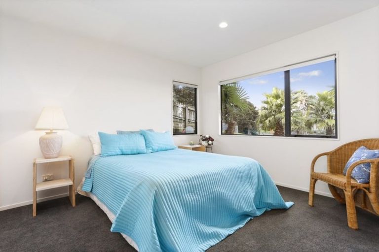 Photo of property in 11 Dorchester Place, Orewa, 0931