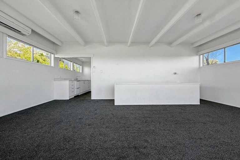 Photo of property in 1/8 Rewi Street, Torbay, Auckland, 0630