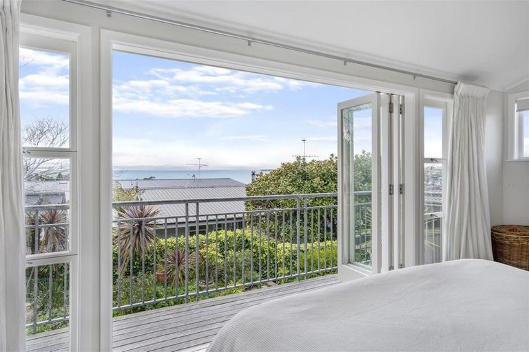 Photo of property in 2/5 Colmar Road, Mellons Bay, Auckland, 2014