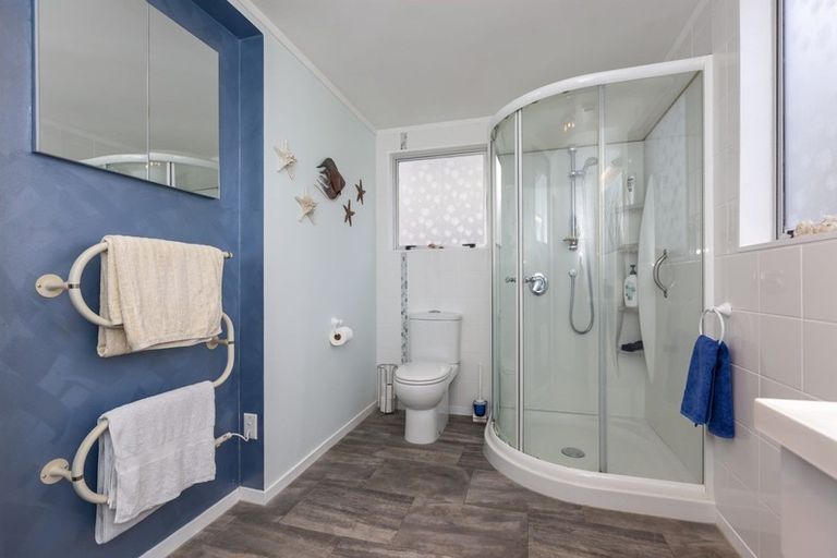 Photo of property in 13 The Crescent, Raumati South, Paraparaumu, 5032