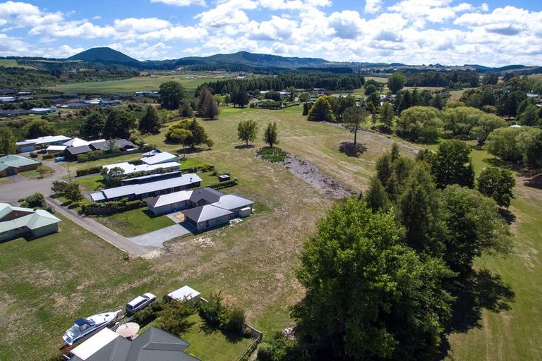 Photo of property in 34 Lakemere Way, Kinloch, Taupo, 3377