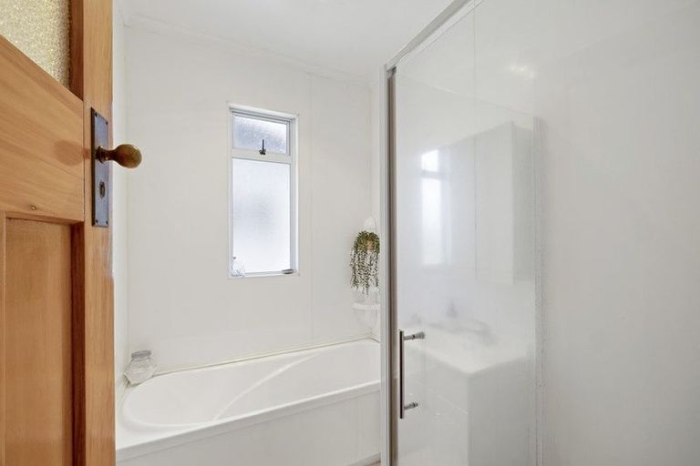 Photo of property in 47 Waiwaka Terrace, Strandon, New Plymouth, 4312