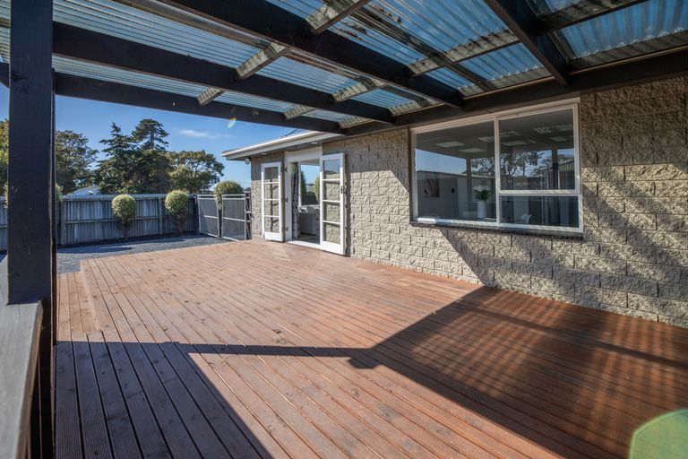 Photo of property in 12 Rosanna Place, Aranui, Christchurch, 8061