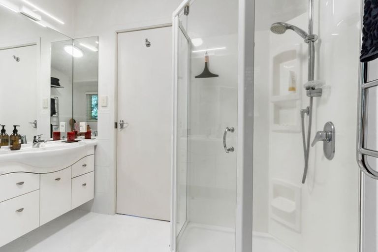 Photo of property in 5 Amante Crescent, Mairangi Bay, Auckland, 0630