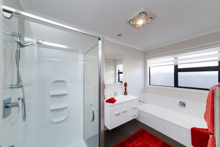 Photo of property in 6 Lorenzo Place, Kelvin Grove, Palmerston North, 4414