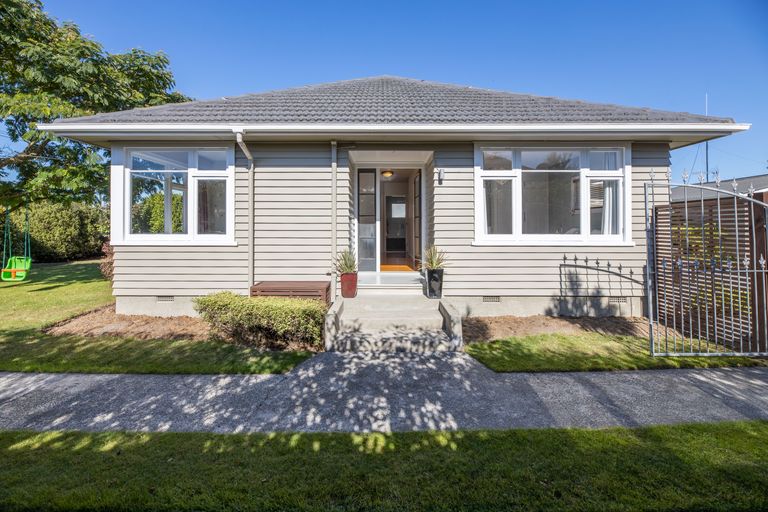 Photo of property in 19 Wilton Crescent, Bishopdale, Christchurch, 8053
