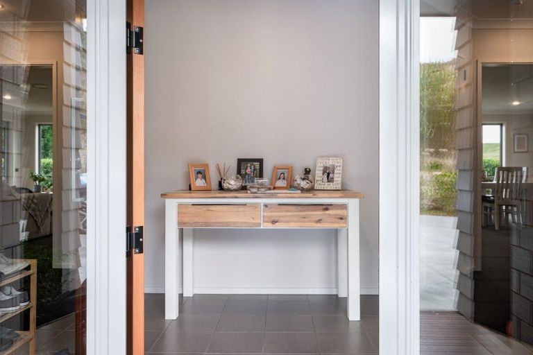 Photo of property in 90 Dalmore Way, Acacia Bay, Taupo, 3385