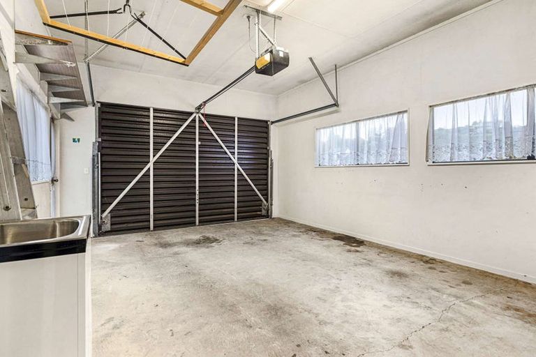 Photo of property in 10 Gemini Place, Kawaha Point, Rotorua, 3010