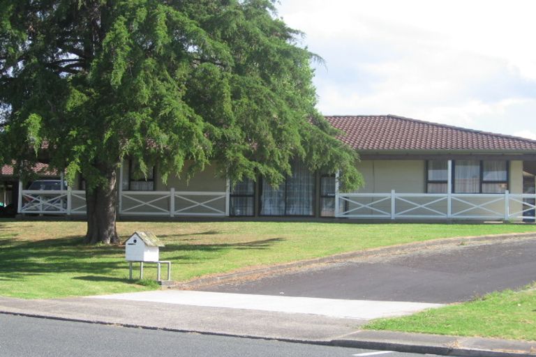 Photo of property in 35 Akoranga Drive, Northcote, Auckland, 0627
