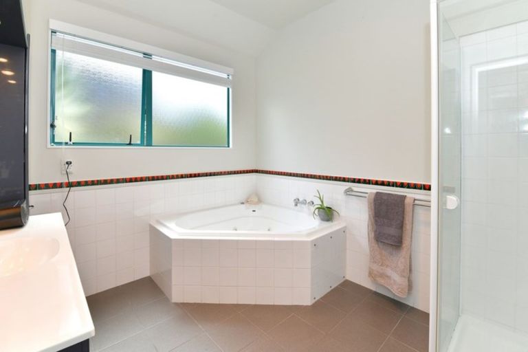 Photo of property in 12 Ascot Way, Orewa, 0931