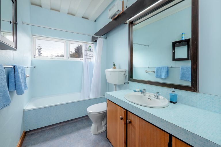 Photo of property in 76 Cannon Hill Crescent, Mount Pleasant, Christchurch, 8081