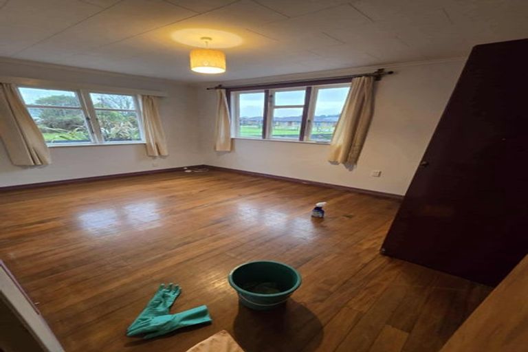 Photo of property in 2 Somme Road, Silverstream, Upper Hutt, 5019