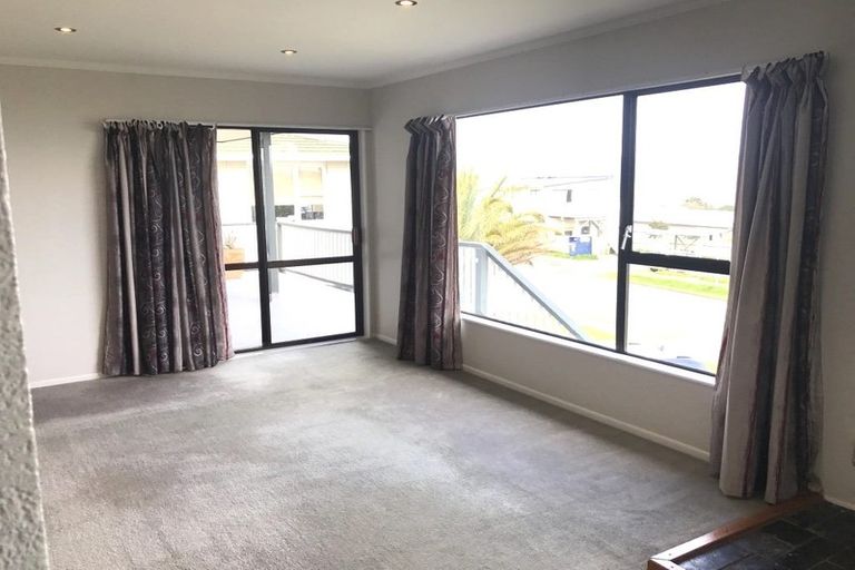 Photo of property in 6 Oakleigh Street, Maungaraki, Lower Hutt, 5010