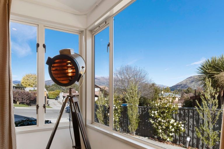 Photo of property in 5 Mount Iron Drive, Wanaka, 9305