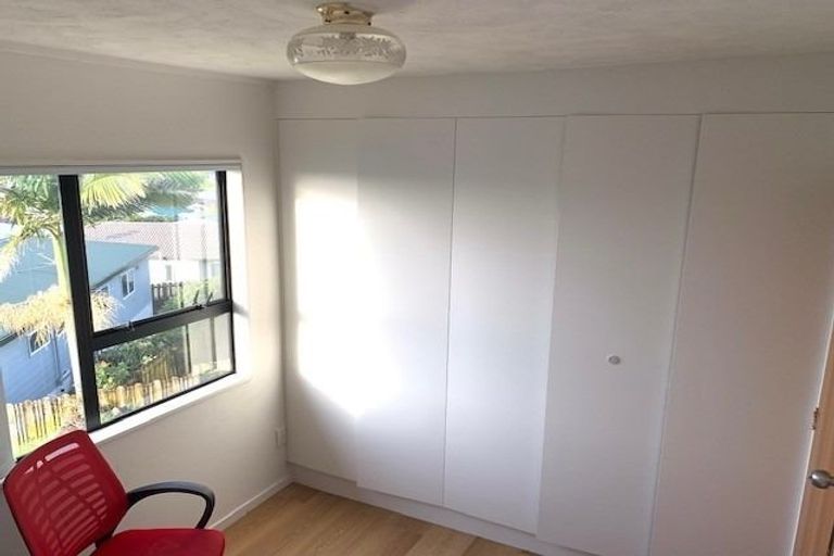 Photo of property in 19 Jumento Place, Unsworth Heights, Auckland, 0632