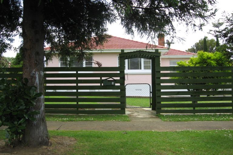 Photo of property in 1 Crawford Avenue, Mangere Bridge, Auckland, 2022