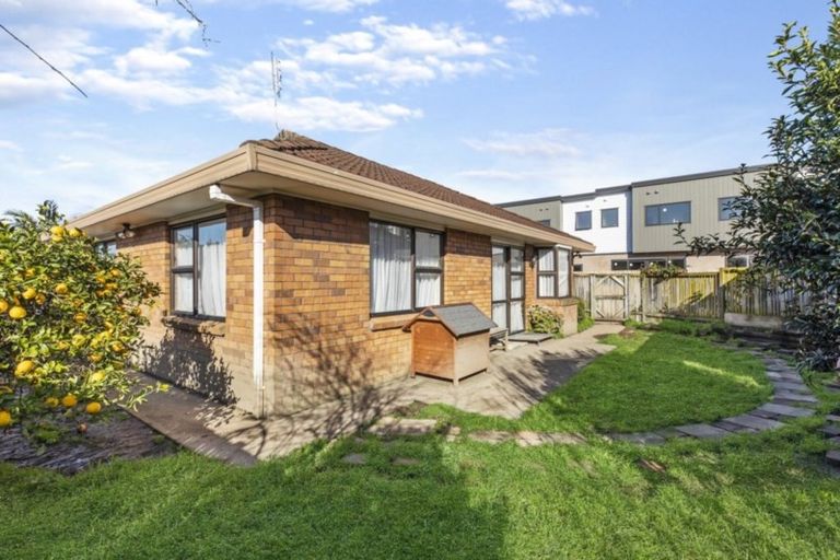 Photo of property in 2/19 Alfriston Road, Manurewa East, Auckland, 2102